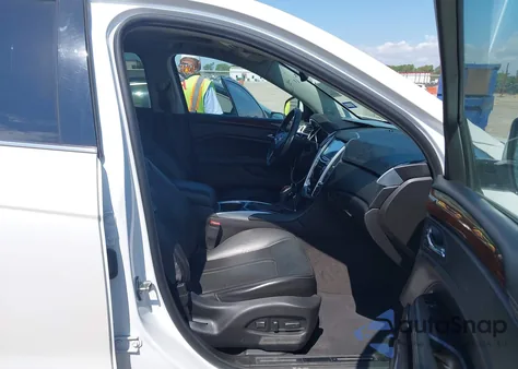 2015 Cadillac Srx Luxury Collection z USA, uszkodzony, nr VIN 3GYFNEE3XFS556548